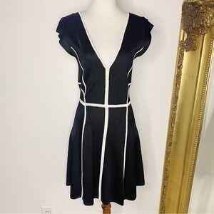 French Connection Black & White Short Sleeve Fit & Flare Dress Size 8 $149